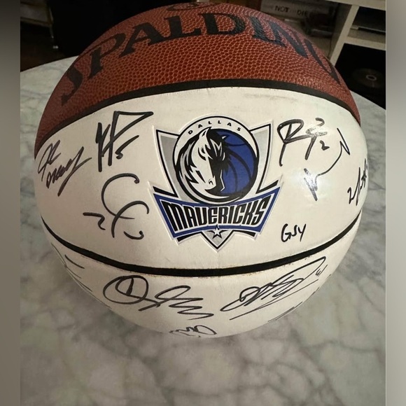Spalding Other - Dallas Mavericks 2008-2009 Team Signed Basketball - no COA- no trades,cash only*